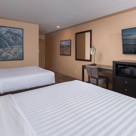 Prestige Inn Golden Eksteriør billede