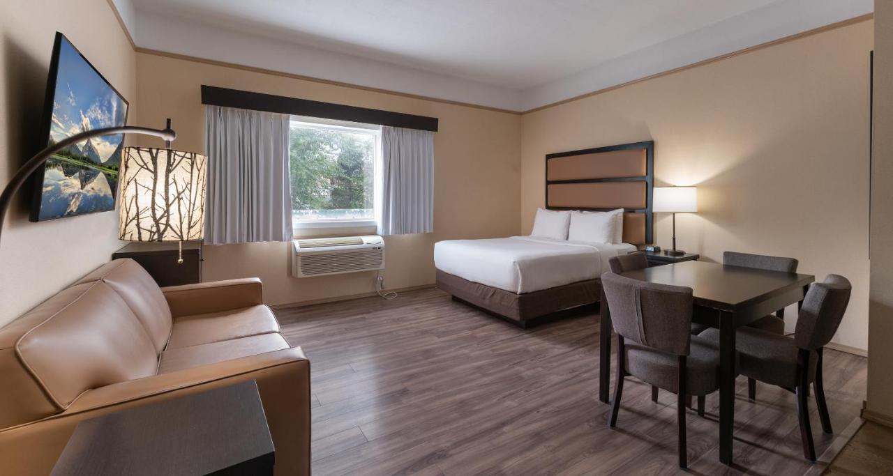 Prestige Inn Golden Eksteriør billede