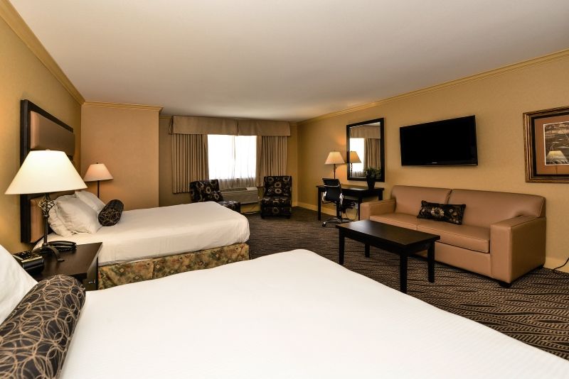 Prestige Inn Golden Eksteriør billede